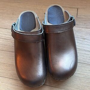 Girls Vollsjö Clogs, size 34